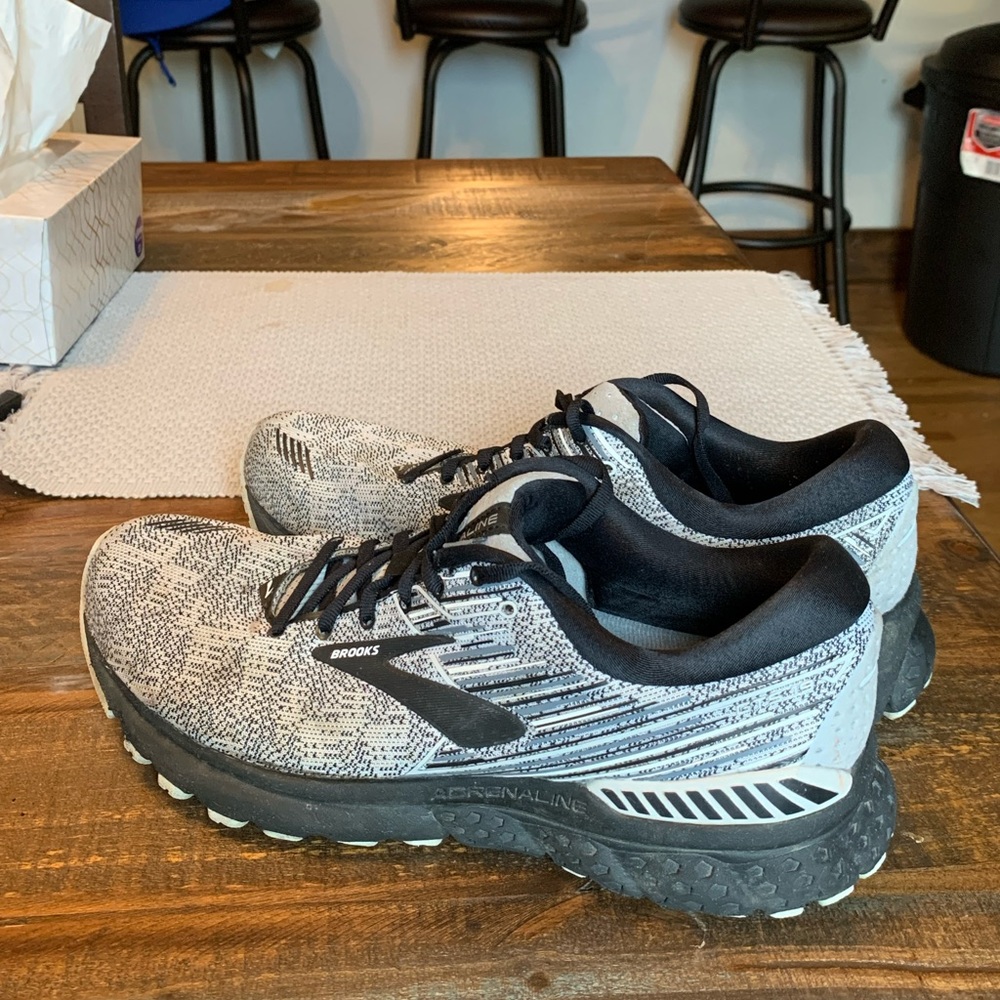 Brooks Adrenaline tennis shoes sneakers